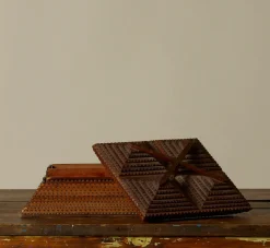 Pierce & Ward ANTIQUE AMERICAN TRAMP ART BOX | Boxes