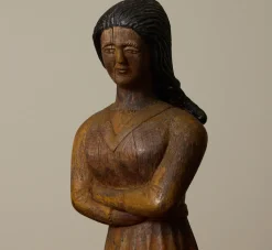 Pierce & Ward ANTIQUE CARVED FOLK ART FIGURE OF WOMAN | Objets D'Art
