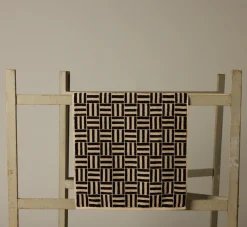 Pierce & Ward BAINA SAROMA BATH MAT IN SAND & NOIR | Bed + Bath | Gifts