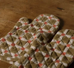 Pierce & Ward CHECKERBOARD OVEN MITT IN OLIVE AND RED | Kitchen