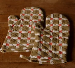 Pierce & Ward CHECKERBOARD OVEN MITT IN OLIVE AND RED | Kitchen