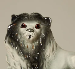 Pierce & Ward PAIR OF BLACK STAFFORDSHIRE LIONS | Ceramics | Objets D'Art