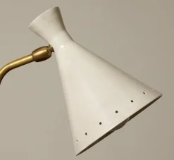 Pierce & Ward PAIR OF CREAM ENAMEL AND BRASS 1950S ITALIAN TABLE LAMPS WITH CURVED BRASS BASE | Lighting