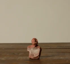Pierce & Ward VINTAGE CLAY FIGURINE | Objets D'Art