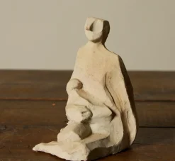 Pierce & Ward VINTAGE FOLK ART MATERNAL FIGURINE | Objets D'Art