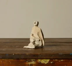 Pierce & Ward VINTAGE FOLK ART MATERNAL FIGURINE | Objets D'Art