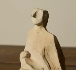 Pierce & Ward VINTAGE FOLK ART MATERNAL FIGURINE | Objets D'Art